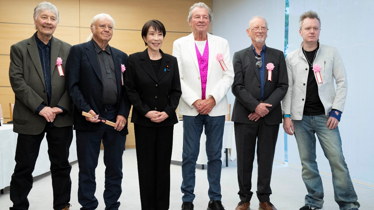 "Deep Purple" พบแฟนพันธุ์แท้ "ซานาเอะ ทาคาอิจิ" นายกฯ ญี่ปุ่น 