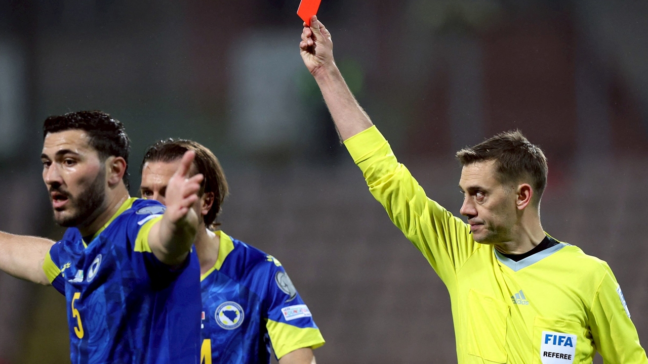 Bastoni Scapegoat! Italy Misses World Cup for Third Consecutive Time, Legend Advises Leaving Country for Safety