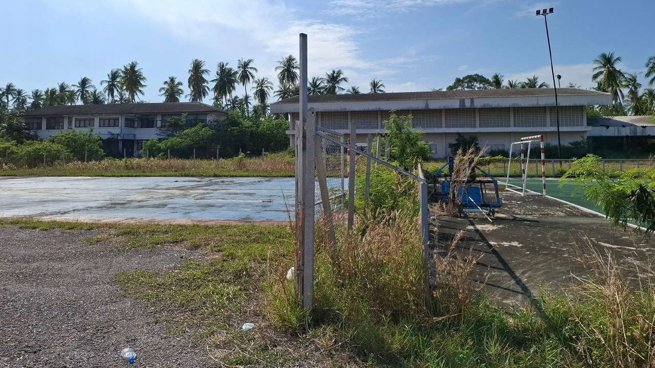 Sports Stadium Built with 24 Million Baht Budget Left Abandoned for Nearly 10 Years