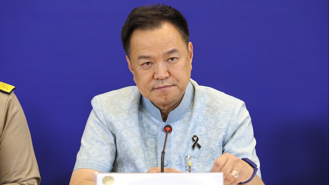 นายกรัฐมนตรี ให้ความมั่นใจประชาชน น้ำมันไม่ขาดแคลน กลับบ้านสงกรานต์ เติมแค่ใส่รถ ไม่ต้องเผื่อ