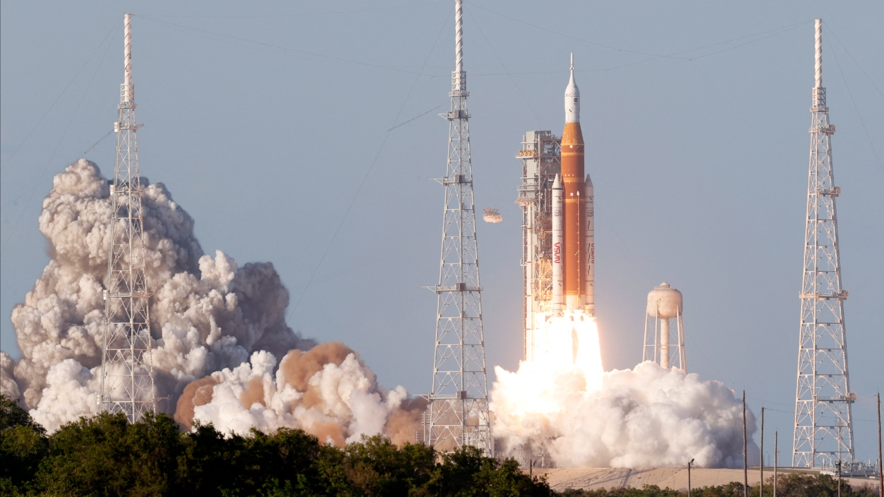 ออกเดินทางแล้ว “อาร์เทมิส 2” พามนุษย์วนดวงจันทร์ครั้งแรกในรอบ 50 ปี