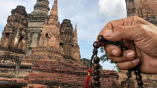 “ลูกประคำ” ของขลังคู่บุญ พุทธานุภาพดับร้อน ผ่อนวิกฤติ