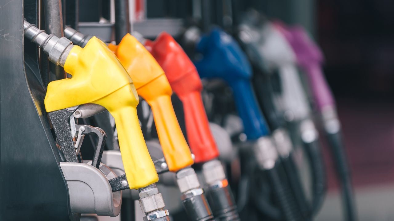 ราคาน้ำมันพรุ่งนี้ 5 เมษายน 2569 ราคาน้ำมันเบนซิน น้ำมันดีเซล ลิตรและกี่บาทแล้ว