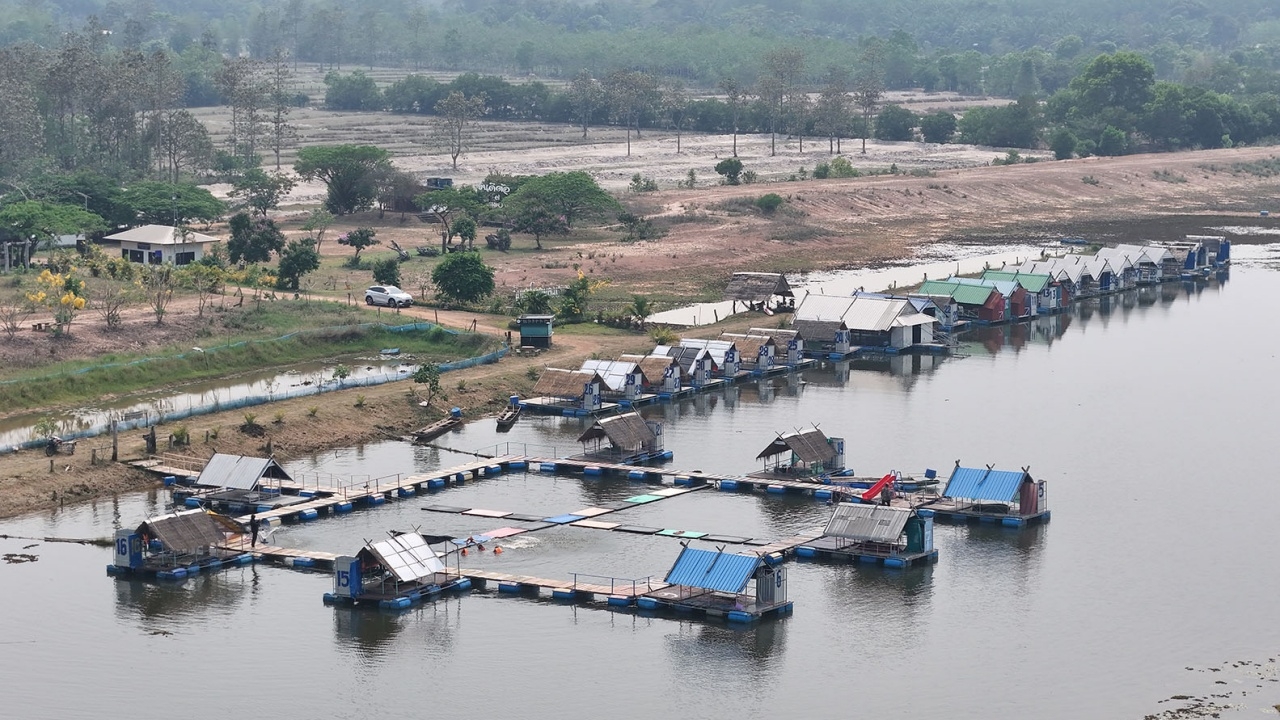 น้ำมันแพงทำพิษ "ธุรกิจล่องแพนครพนม" นักท่องเที่ยวหาย ขาดรายได้หนักรอบ 10 ปี