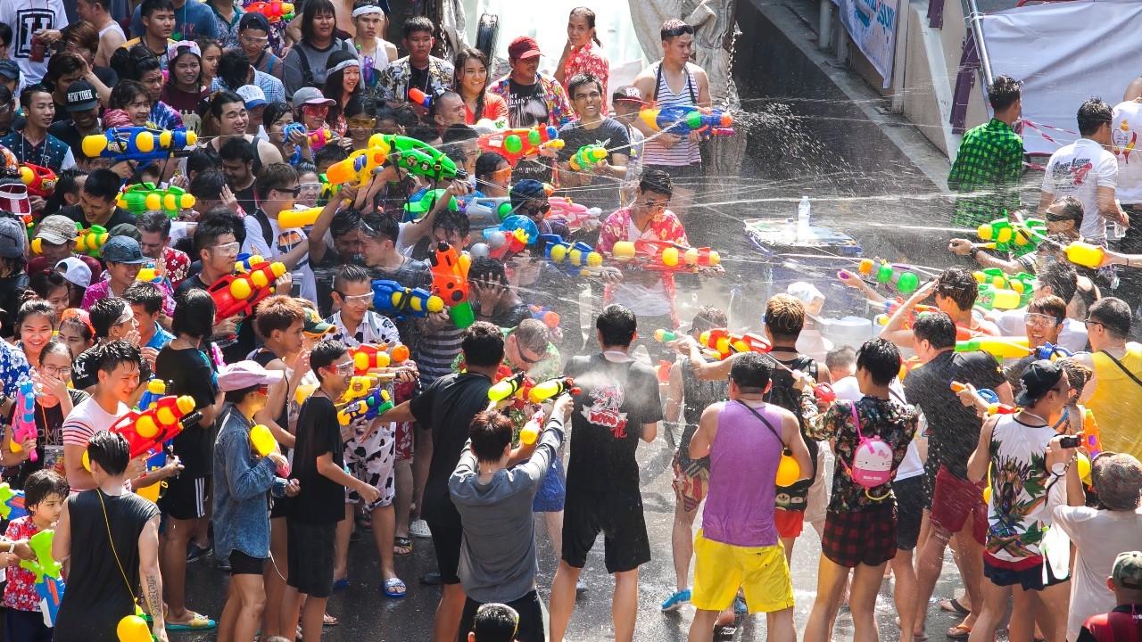 เช็กที่นี่ พิกัดเล่นน้ำสงกรานต์ 2569 กรุงเทพมหานคร พร้อมวิธีเดินทางและข้อห้าม