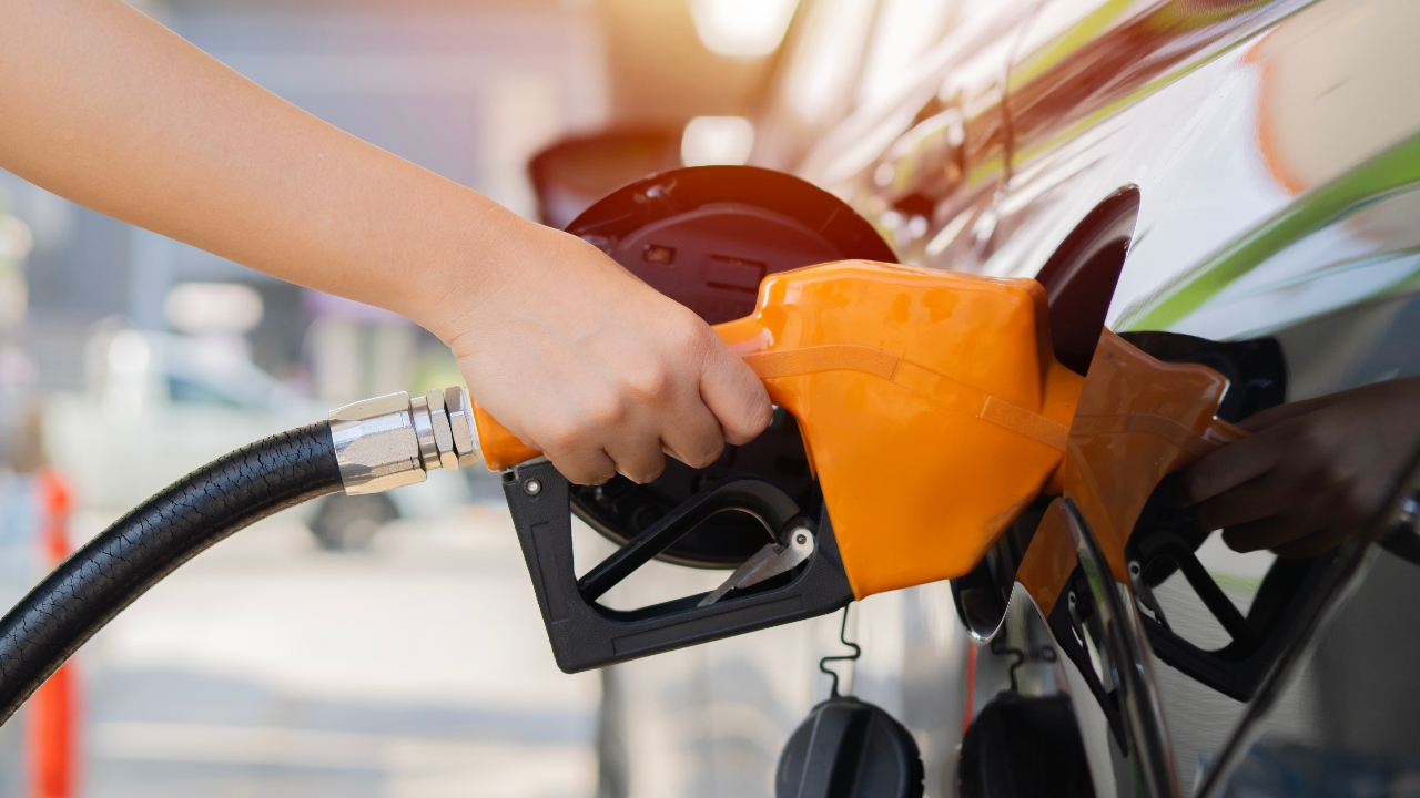 ปตท.-บางจาก ปรับขึ้นราคาน้ำมันดีเซล 2.80 บาท เบนซินคงเดิม มีผลตี 5 พรุ่งนี้ (5 เม.ย.)