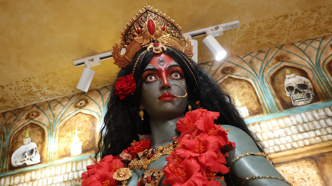 เปิดเคล็ดลับบูชาเทวีปราบอสูร "พระแม่กาลี" ช่วงสงกรานต์ เสริมบารมีรับปี 2569