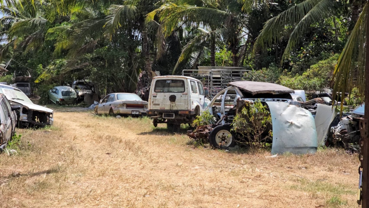 ลุยค้นโกดัง หลังตรวจยึดเอ็ม 16 อาวุธยิง "สส.กมลศักดิ์" เก็บหลักฐานซากกระบะถูกชำแหละ