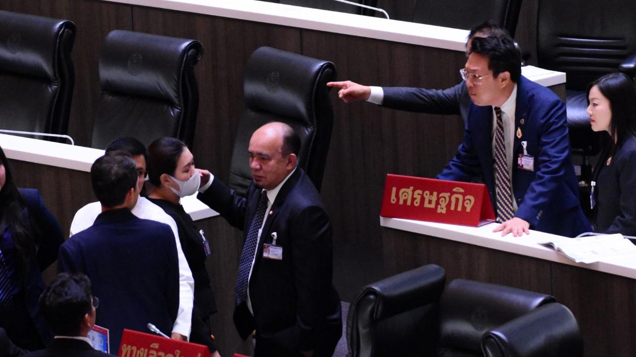 ดุเดือด สส.พรรคเศรษฐกิจ-พรรคประชาชน โต้ปมใช้ Chat GPT ทำอภิปราย-ให้พลเอกหาเสียง