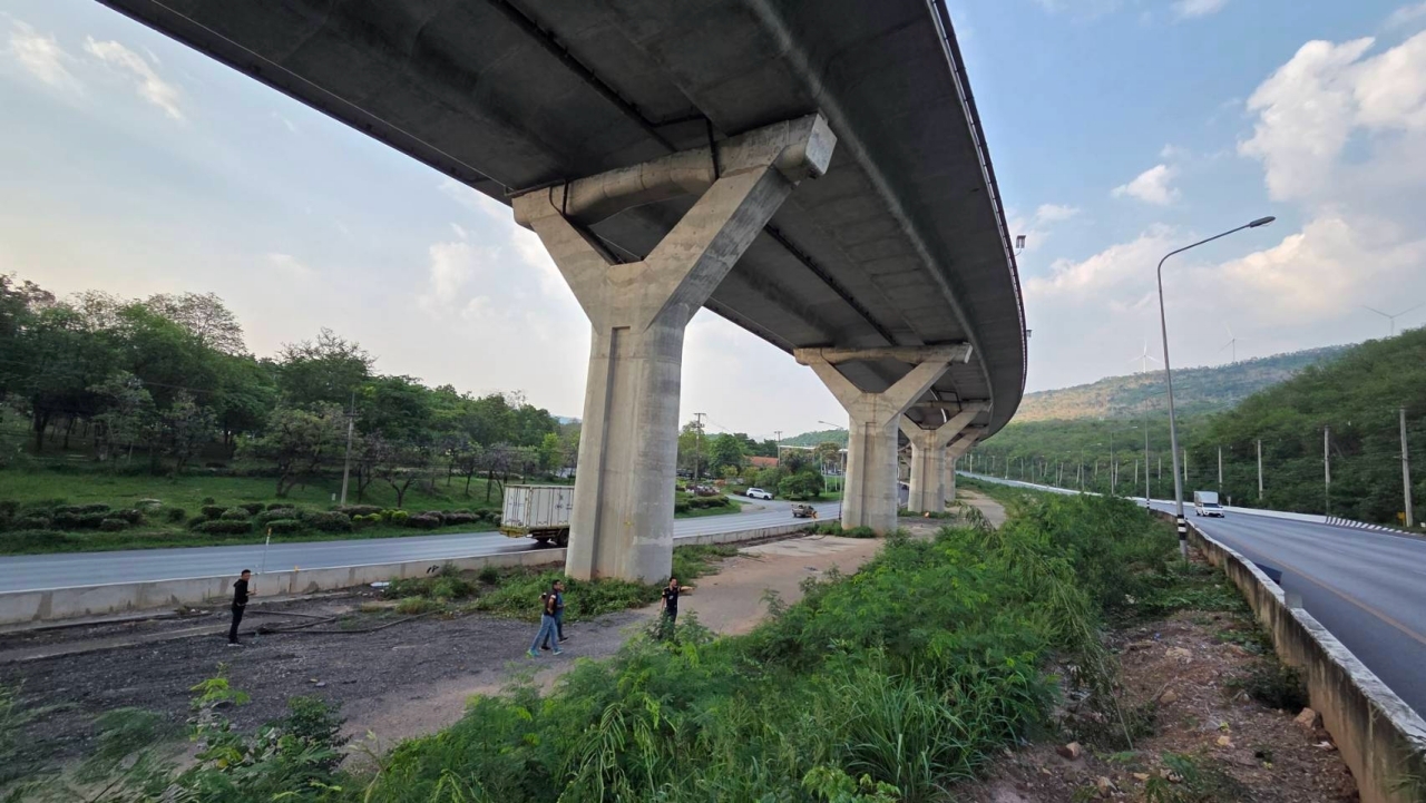 พบศพสาวตกจาก M6 เสียชีวิต มือยิงโฟร์แมนอ้าง เป็นคนสั่งการก่อนปลิดชีพตัวเอง