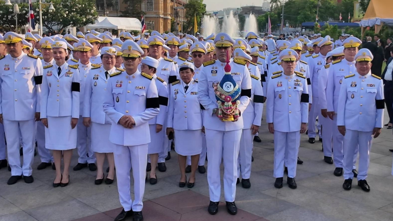 วันจักรี “ไชยชนก” นำพรรคภูมิใจไทย วางพานพุ่มถวายราชสักการะ “รัชกาลที่ 1”