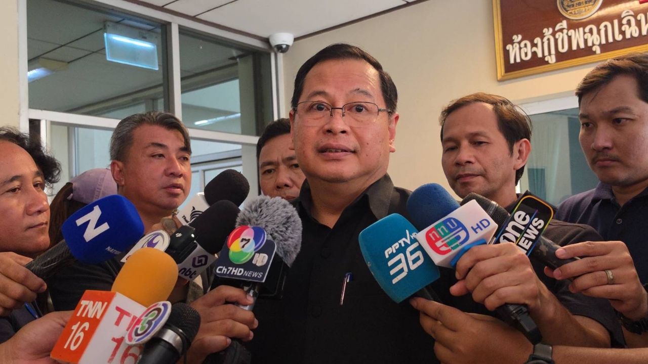 “ปกรณ์” กวักมือเรียกสื่อเคลียร์ปม พ.ร.ก.กู้เงิน 5 แสนล้าน โวยถูกตัดตอนคำ แจงแค่ตอบข้อกฎหมาย