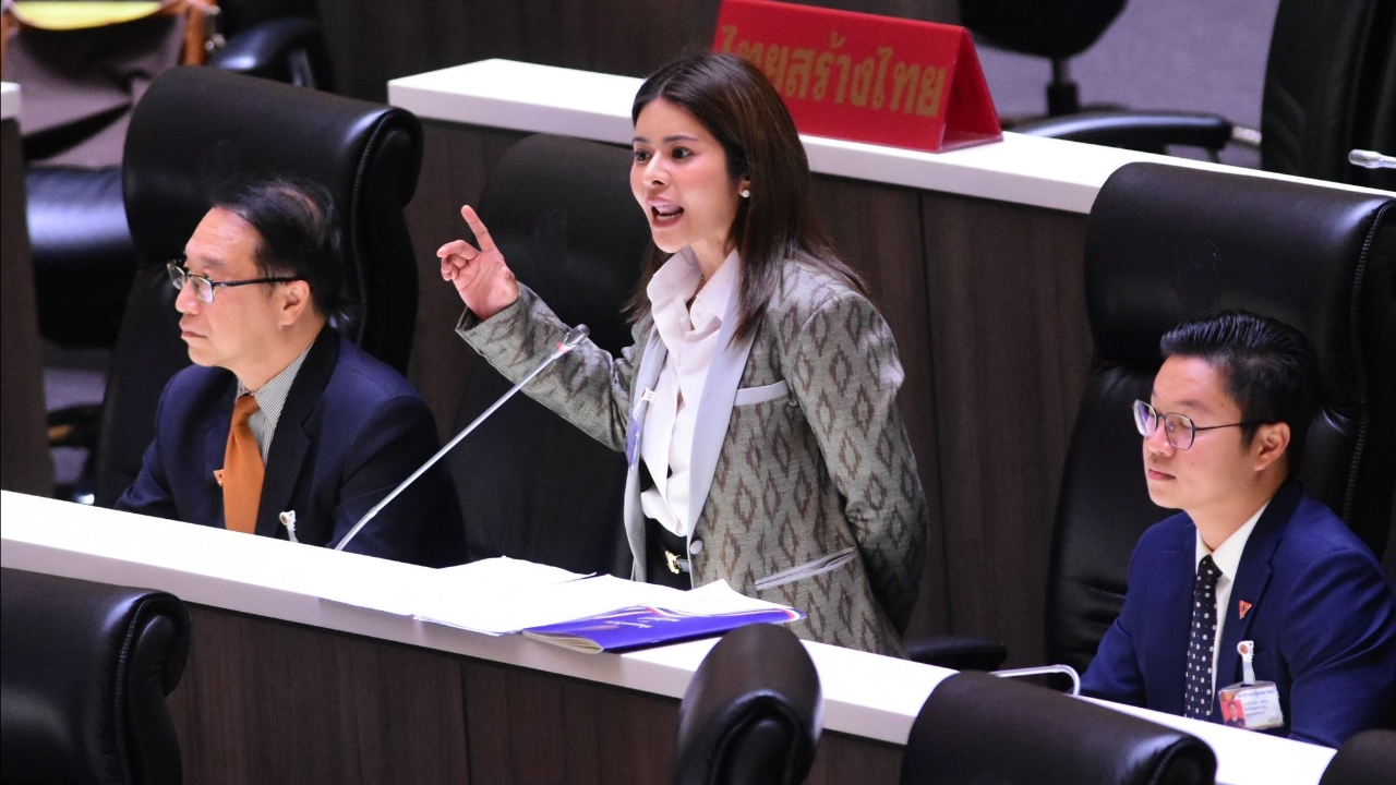 “ลิซ่า” โต้พิรุธจ้างสื่อโพสต์ละ 7 พัน ยันควักเงินกองทุน กกต. เคลียร์ชัดโปร่งใส