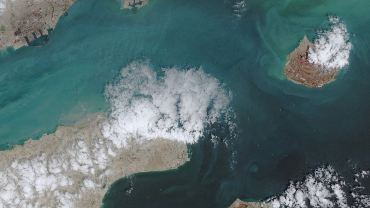 ช่องแคบฮอร์มุซเปิดแล้ว แต่เรือยังผ่านน้อยมาก คาดกังวลความปลอดภัย