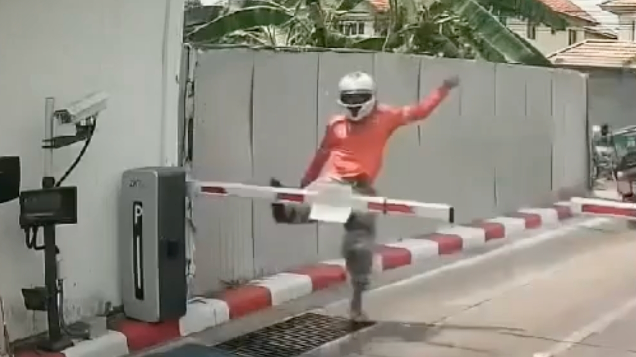 "ทนายเกิดผล" อธิบายเคส "ไรเดอร์ถีบไม้กั้นประตู" หลังมีปากเสียง รปภ. หมู่บ้าน