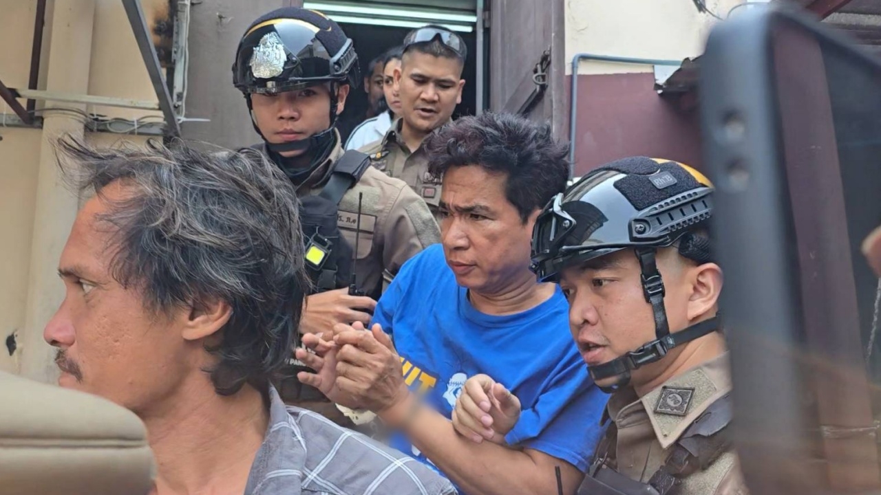 คุมตัว เจ้าของร้านตัดผม-2 เมีย ฝากขังศาล คดีร่วมฆ่าหนุ่ม 26 ปัดตอบปมแค้นชู้สาว