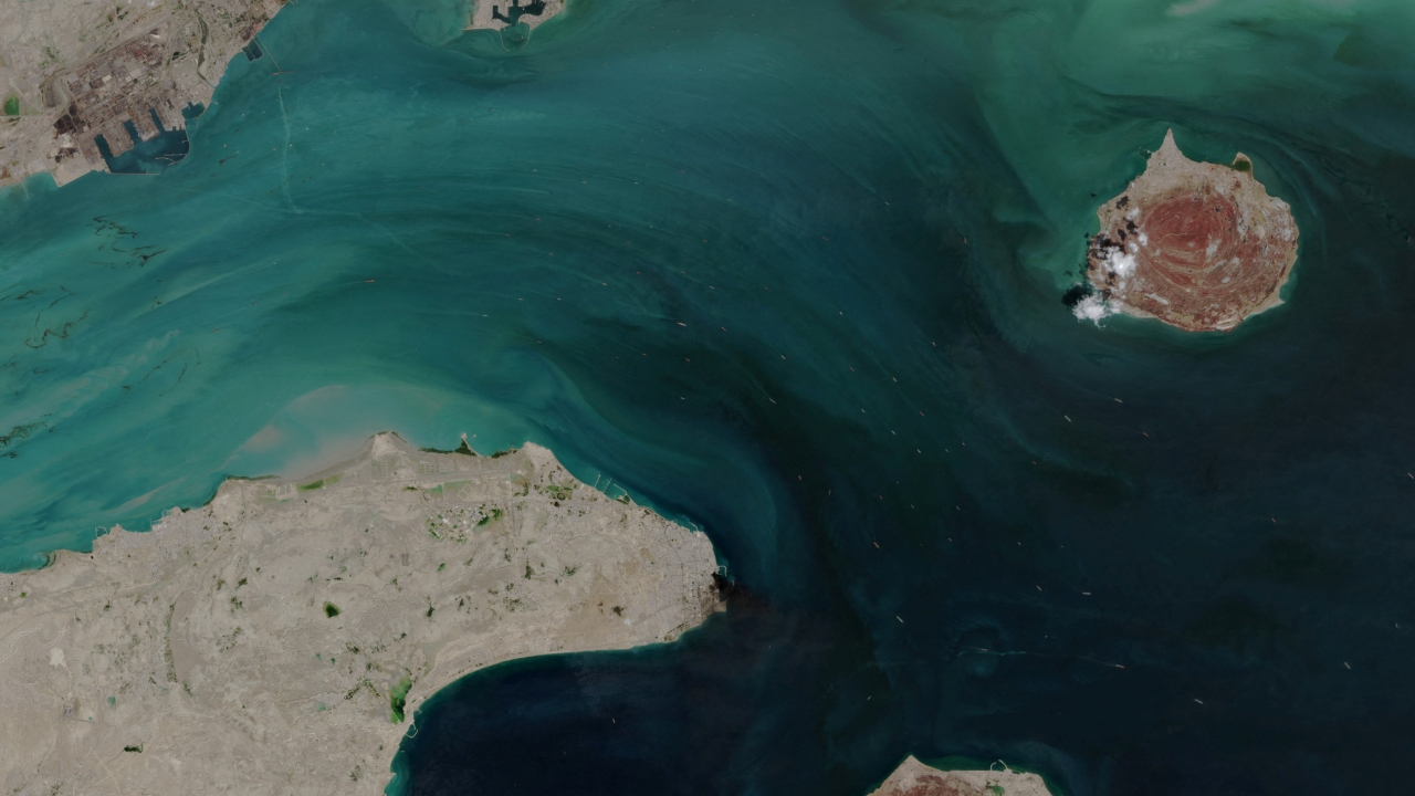 เรือปืนอิหร่านยิงใส่เรือบรรทุกน้ำมัน หลังปิดฮอร์มุซรอบใหม่