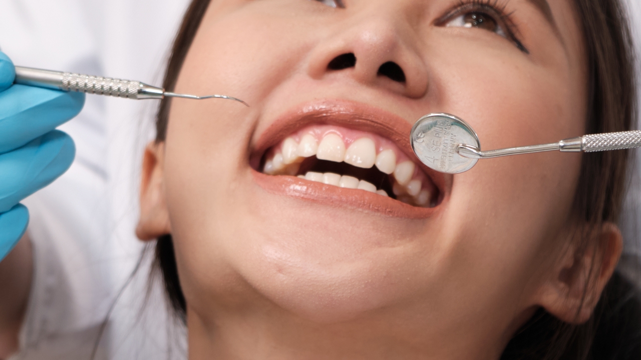 "จุลพันธ์" เพิ่มสิทธิทำฟันประกันสังคม เพิ่มวงเงินฟันปลอม-รากฟันเทียม เริ่ม 1 พ.ค. 69