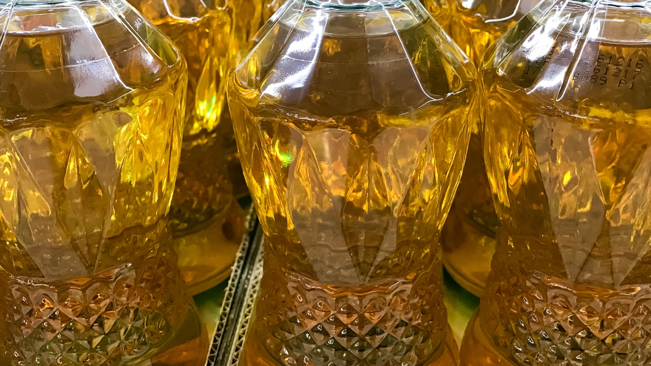 อั้นไม่ไหว พาณิชย์ เคาะขึ้นราคาน้ำมันปาล์ม 2 บาทต่อขวด ตามต้นทุนที่แท้จริง