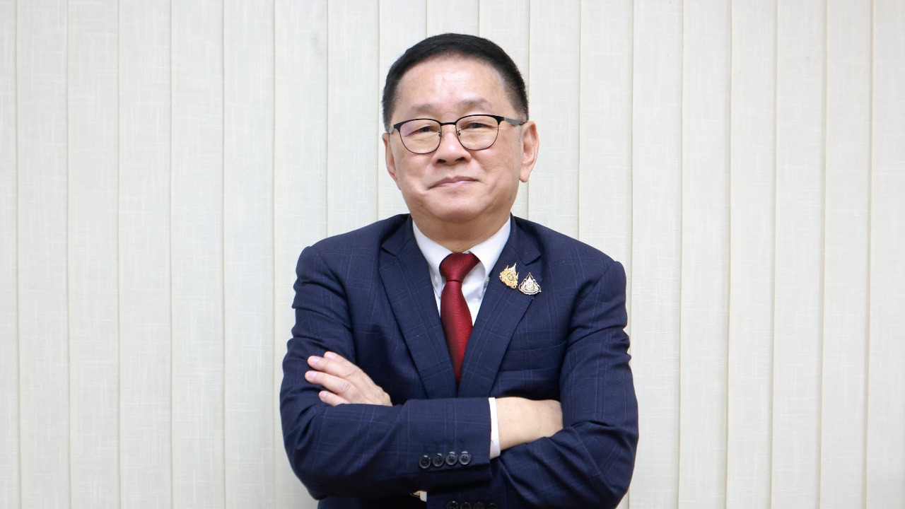 “ประเสริฐ” ยันเพื่อไทยไม่ทิ้งสนามเลือกตั้ง กทม. แจงยังไม่ได้หารือปมรัฐมนตรีลาออก สส.