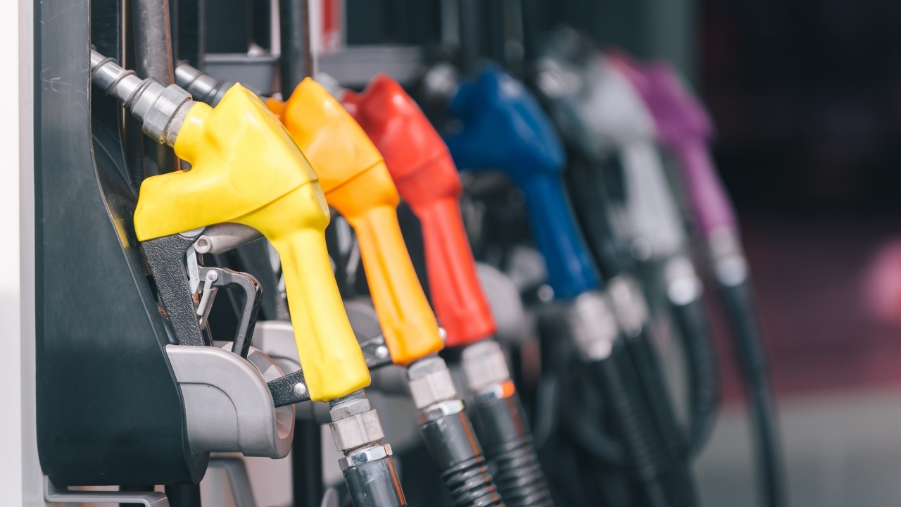 อัปเดตราคาน้ำมันพรุ่งนี้ 21 เมษายน 2569 ราคาน้ำมันเบนซิน ดีเซล แต่ละปั๊มลิตรละเท่าไร