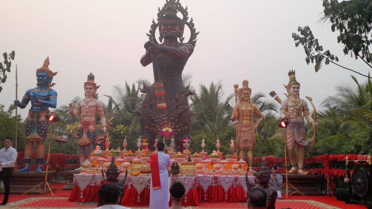 ส่องธูปเลขเด็ด มิสแกรนด์อุดรธานี มาแก้บน "ท้าวเวสสุวรรณ" หลังคว้ารางวัลเวทีใหญ่