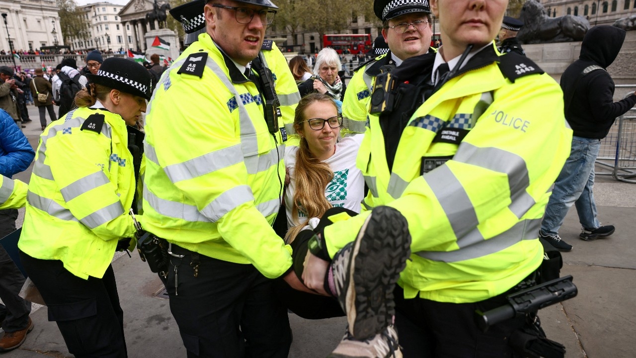 ตำรวจลอนดอนจับกุมผู้ประท้วง 523 ราย รวมตัวค้านคำสั่งแบนกลุ่ม Palestine Action