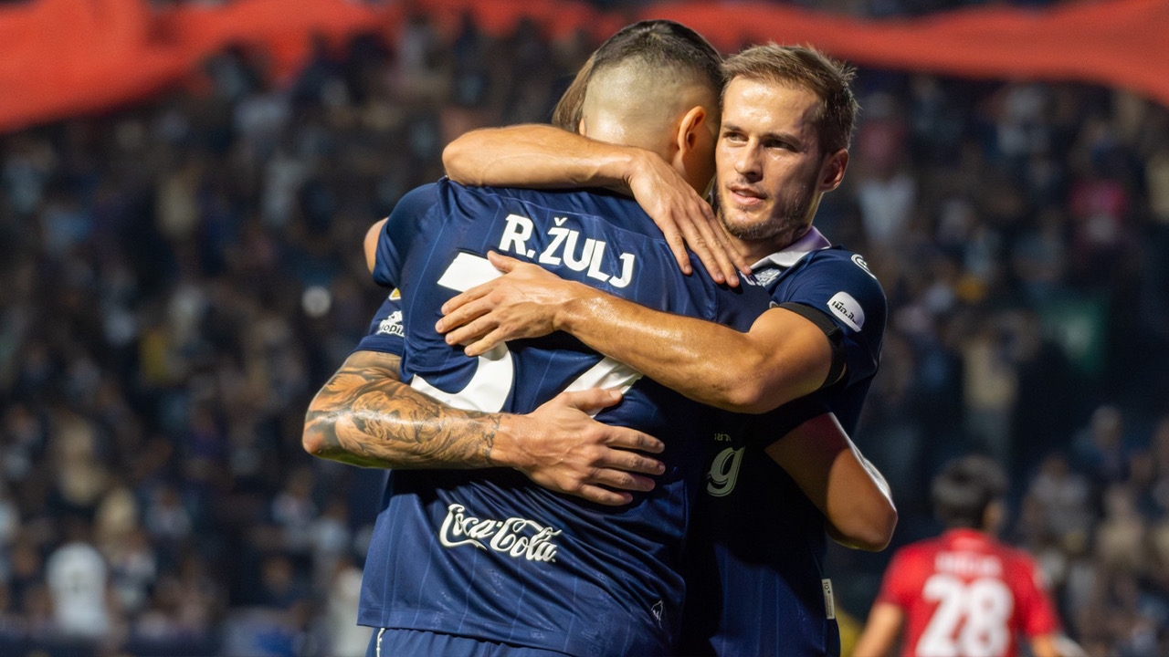 Buriram United Defeats Ayutthaya United 2-0 to Celebrate 11th Thai League Title