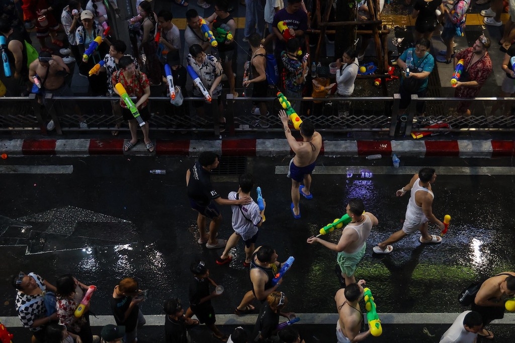 สงกรานต์ สีลม 2569 ข้อห้าม – เวลาจัดงาน เตรียมตัวก่อนไป เล่นแป้งได้หรือไม่