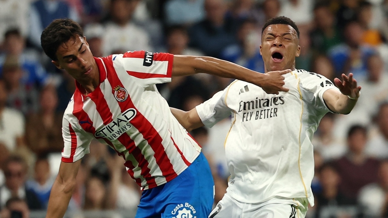 Real Madrid Draws with Girona, Barcelona Smiles as Title Hopes Dim