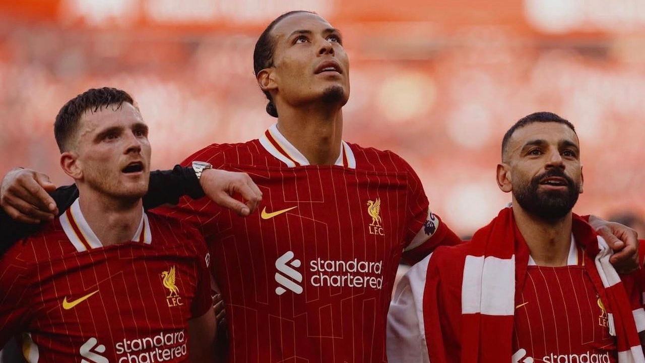 Van Dijk Posts After Robertson and Salah Announce Departure from Liverpool