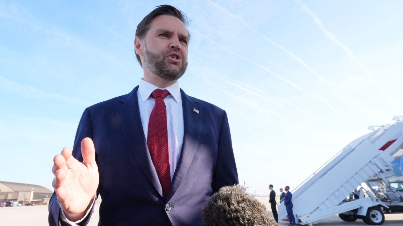 "เจดี แวนซ์" รองปธน.สหรัฐฯ บินเจรจายุติสงครามที่ปากีฯ เตือนอิหร่านอย่า “เล่นเกม” 