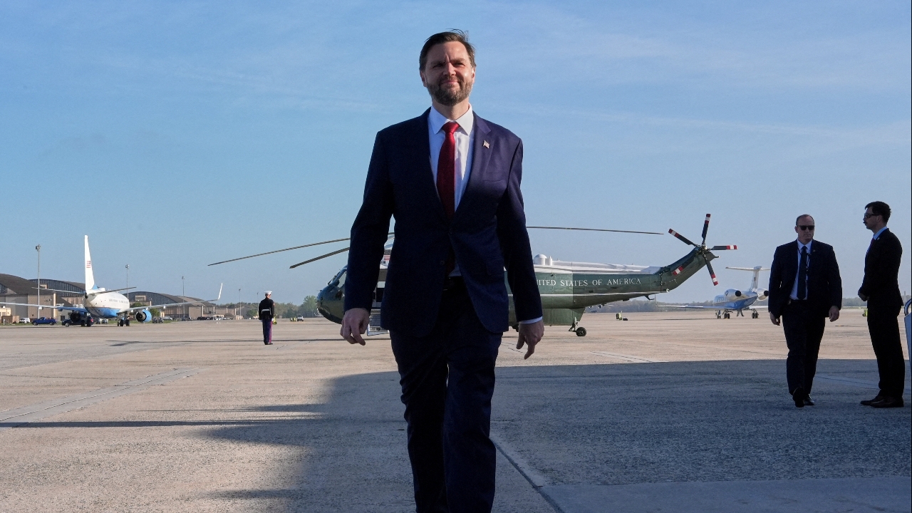 “เจดี แวนซ์” ถึงปากีสถานพร้อมเจรจาอิหร่าน เตือนอย่าเล่นเกม ขณะอิสลามาบัดคุมเข้มความปลอดภัย