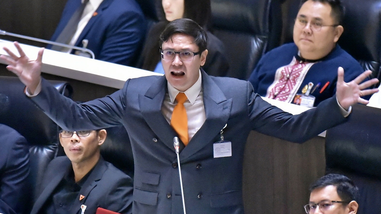 “โรม” ขยี้หนักรัฐบาลอนุทิน เปิดทางให้ทุนเทาปล้นชาติ โยง “เสี่ยตือ” สแกมเมอร์-น้ำมันฉาว