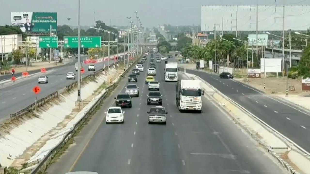 คนเริ่มทยอยเดินทางกลับ “มอเตอร์เวย์ M6 - ถนนมิตรภาพ” การจราจรยังคล่องตัว