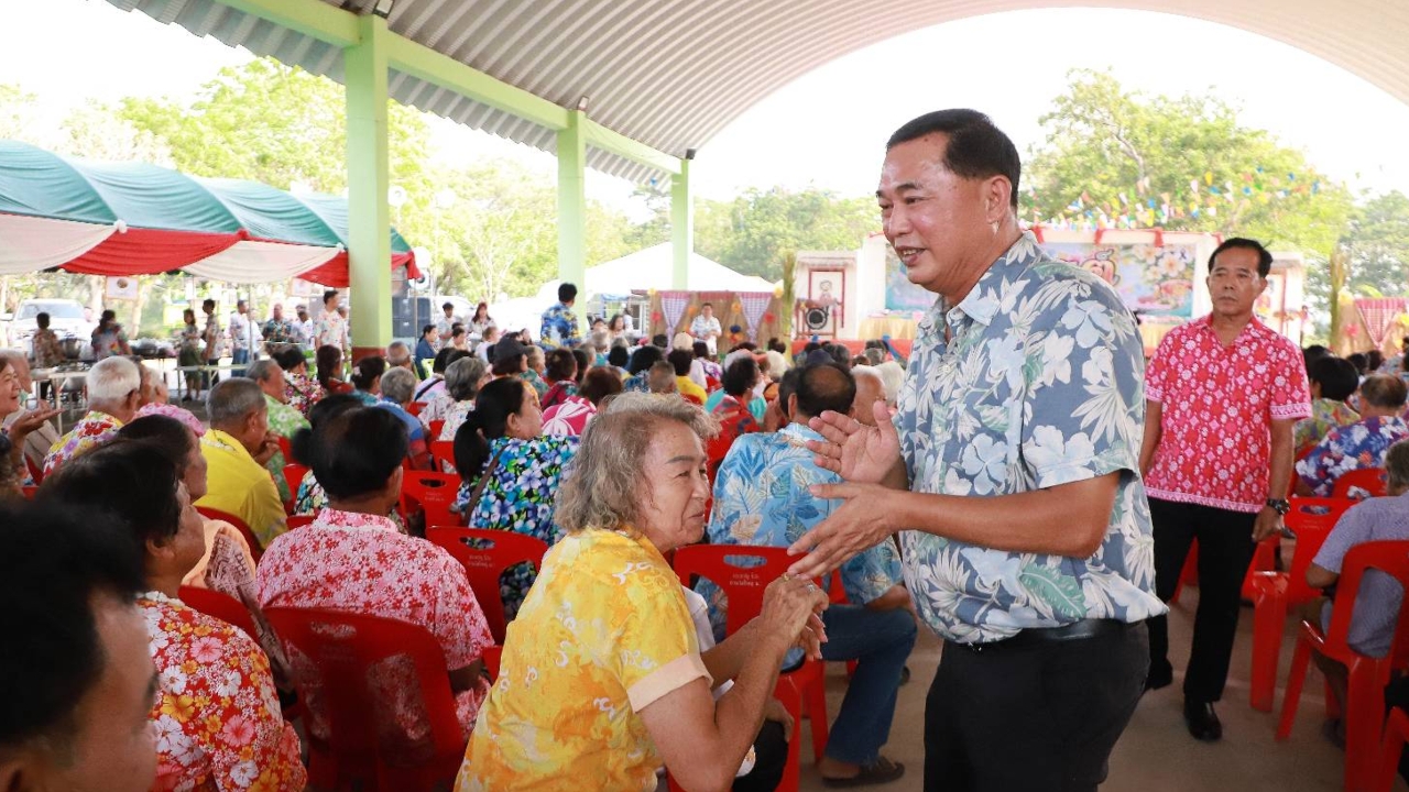 “อนุชา” ร่วมงานสงกรานต์ท่าฉนวน ชัยนาท อวยพรประชาชนให้มีความสุข 