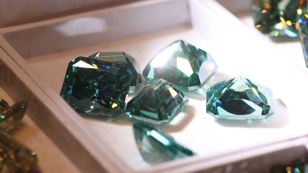 รอบรั้วการตลาด : ปิยภูมิ ปักธง Advance Design พลิกเกมอัญมณีไทยสู่ตลาดโลก