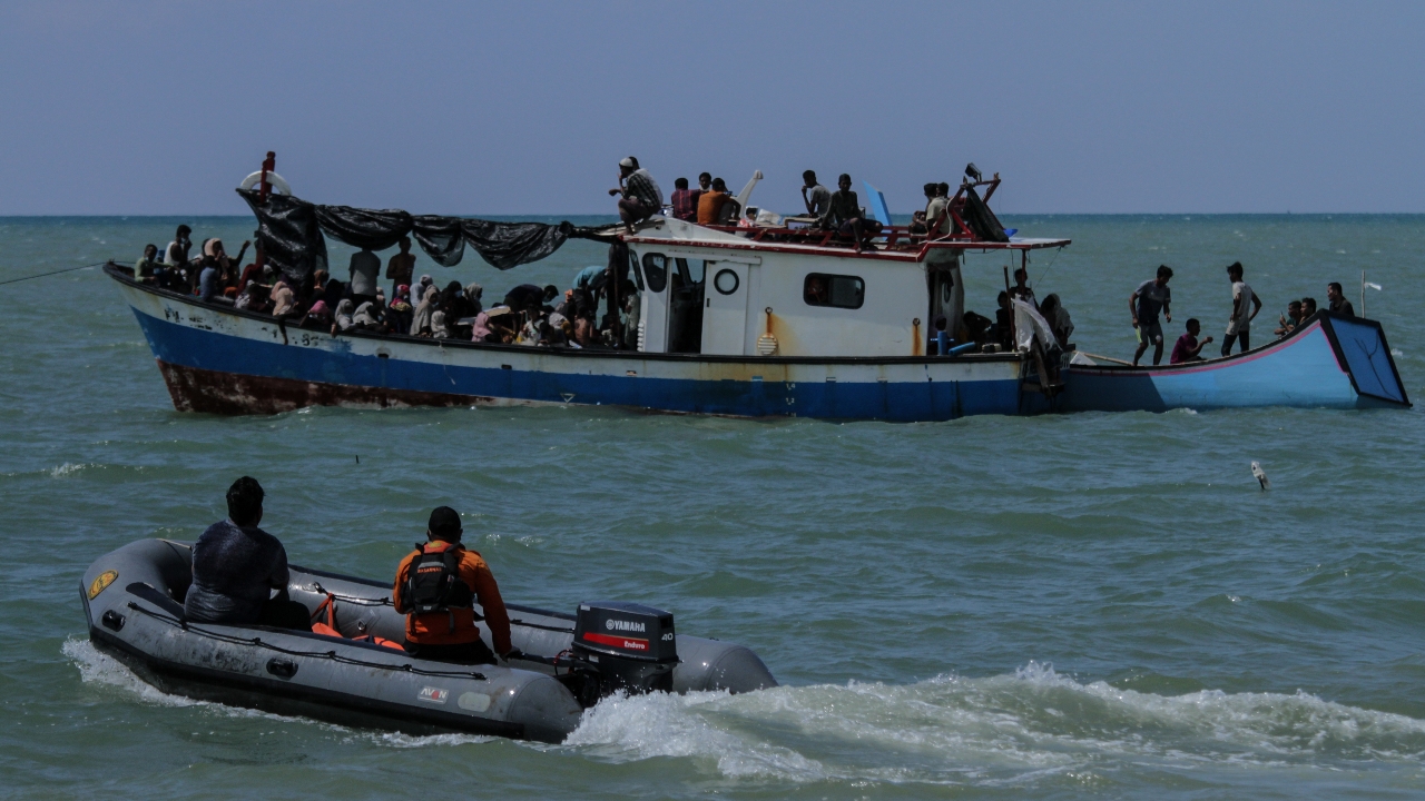 เรือผู้อพยพโรฮิงญา-บังกลาเทศ ล่มกลางทะเลอันดามัน สูญหายกว่า 250 ชีวิต