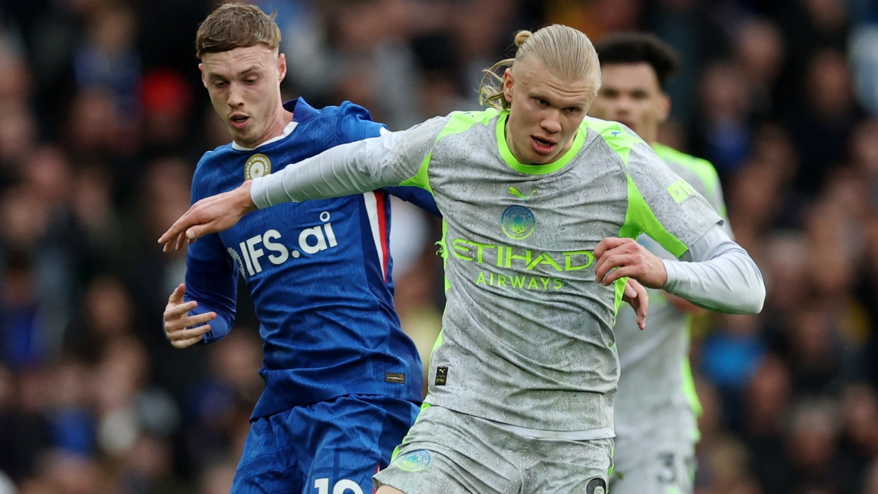 Manchester City Overwhelms Chelsea Away, Tightening Premier League Title Race