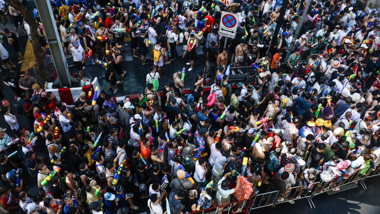 เปิด 6 สถานที่เล่นน้ำยอดฮิต สงกรานต์ 2569 กรุงเทพฯ ยอดพุ่งกว่า 5 แสนคน