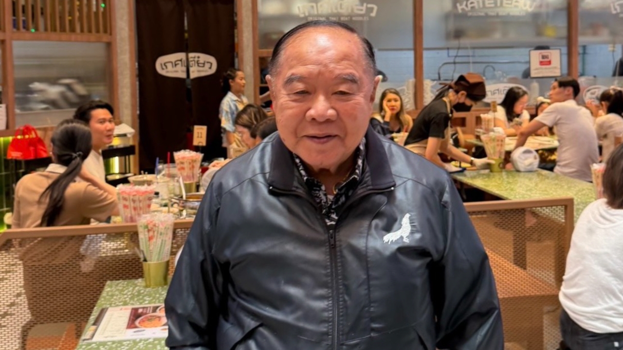 “ลุงป้อม” ชิมเมนูฮิตตามเทรนด์ Gen Z ประหลาดใจและสนุก คนรุ่นใหม่แห่ทักทาย ขอถ่ายรูป