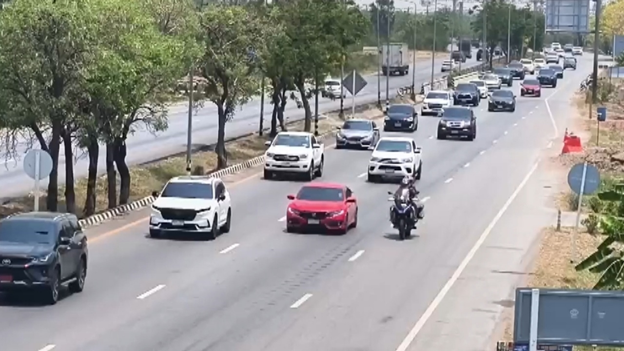 "ถนนมิตรภาพ" ปริมาณรถยังหนาแน่น คนทยอยเดินทางกลับเข้ากรุงเทพฯ ต่อเนื่อง