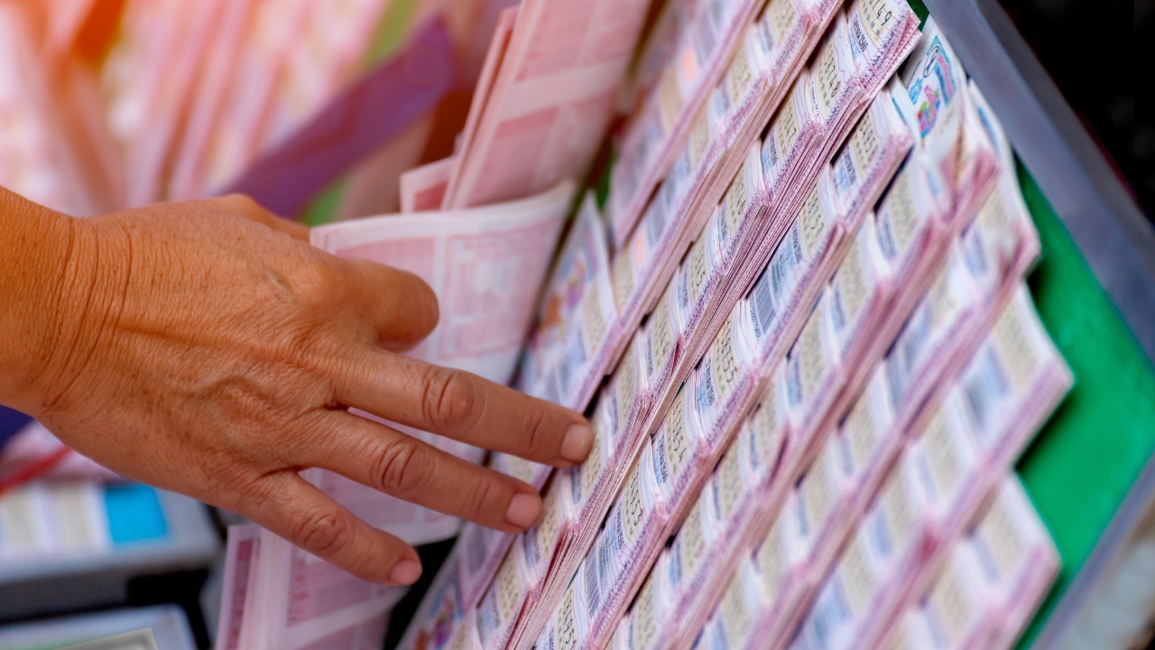 สถิติหวยออกวันพระ ย้อนหลัง 5 ปี พบ "เลขเด็ด" เคยออกซ้ำมาแล้ว 2 งวด