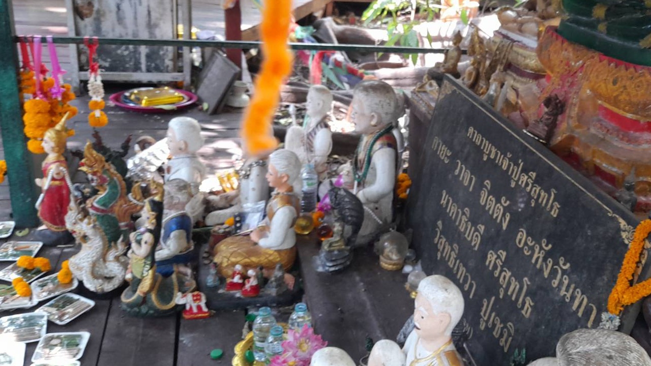 คอหวยเจอ "เลขเด็ด" โผล่แขนรูปปั้น "พ่อปู่ศรีสุทโธ" ไม่พลาดส่องไปลุ้นโชค 16/4/69