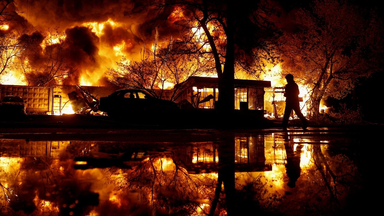 รัสเซียกระหน่ำยิงโดรน-ขีปนาวุธถล่มยูเครน ดับ 14 ศพ