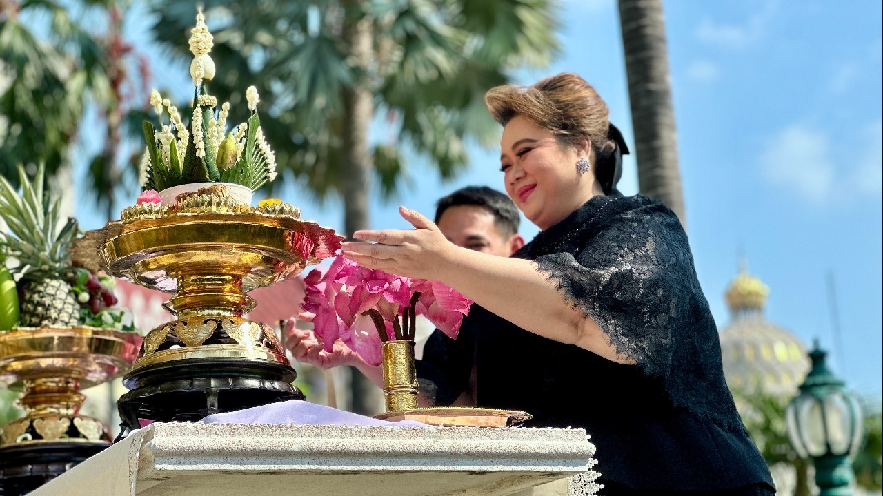 “ศุภมาศ” ถือฤกษ์ไหว้สิ่งศักดิ์สิทธิ์ทำเนียบฯ เผย 3 รมต. พร้อมแสดงสปิริตลาออก สส. 