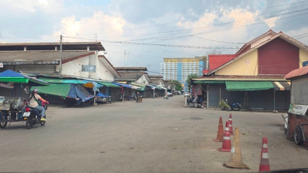 พิษเศรษฐกิจซบเซา "ตลาดโรงเกลือ" ร้านค้าเงียบเหงา วินรถตู้ต้องผันตัวหาอาชีพเสริม