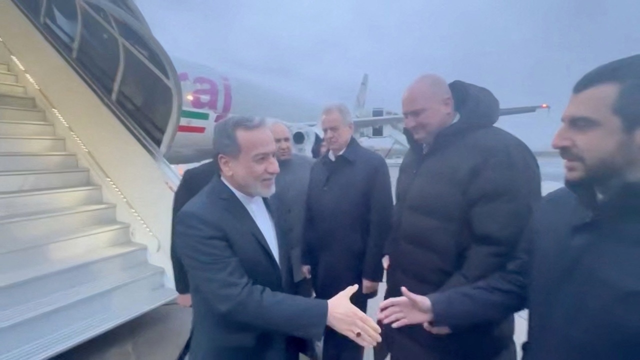 รมต.อิหร่านเดินทางถึงรัสเซียแล้ว โทษสหรัฐฯ ทำเจรจาล่ม