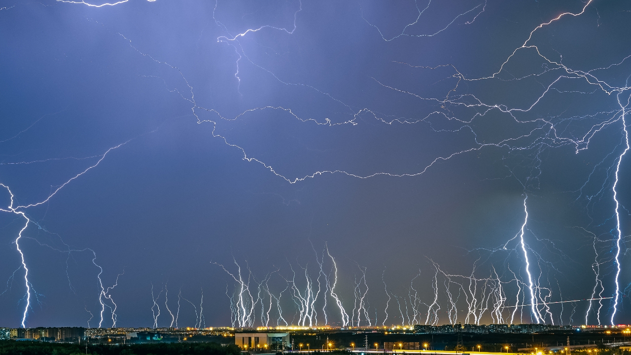 บังกลาเทศสังเวย "ฟ้าผ่า" ดับพุ่ง 14 ศพ เหตุพายุถล่มไล่หลังคลื่นความร้อน