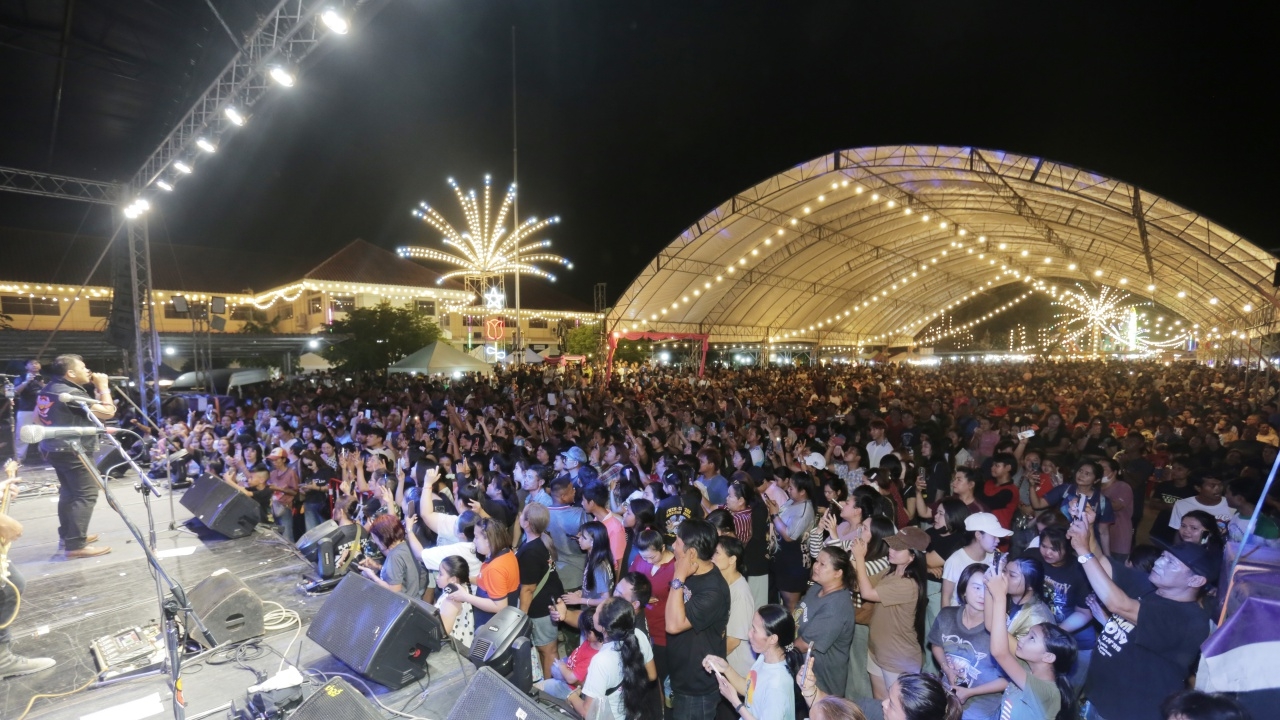 คึกคัก "งานมะม่วงของดีอำเภอปากท่อ" ดึงศิลปินดังสร้างสีสัน กระตุ้นเศรษฐกิจท้องถิ่น